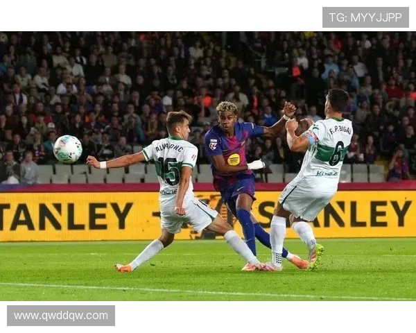 亚马尔费兰拉什福德双响 巴萨主场3-1战胜埃尔切继续领跑