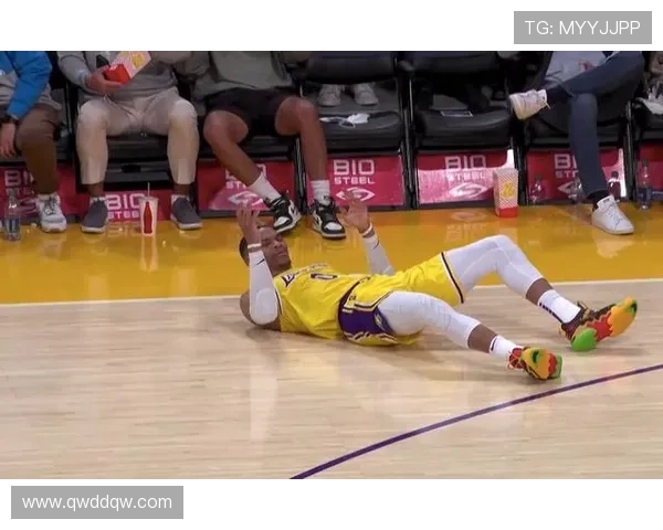 克雷格波特强势突破撤步远投被犯规成功打成3加1